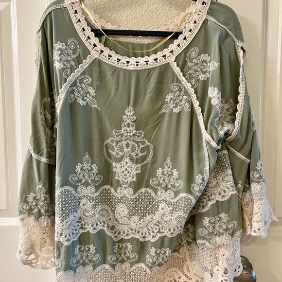 🌿 Democracy Sage Green Embroidered Lace Top – Size XL - Picture 3 of 5
